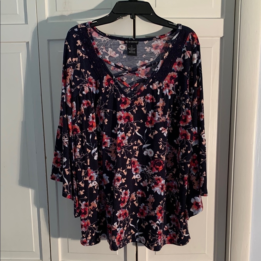 New Directions Multi-colored Bell Sleeve Floral Blouse EUC